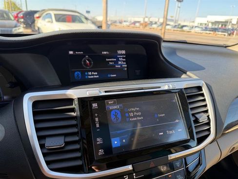 Used 2017 Honda Accord Touring image 13