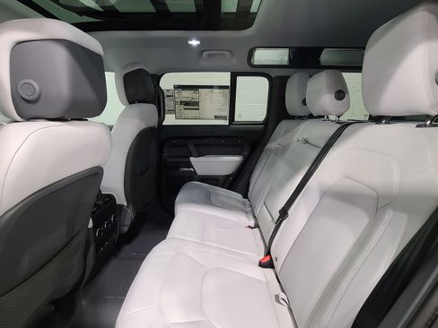 New 2026 Land Rover Defender 110 X-Dynamic SE image 6