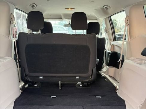 Used 2020 Chrysler Voyager L image 23