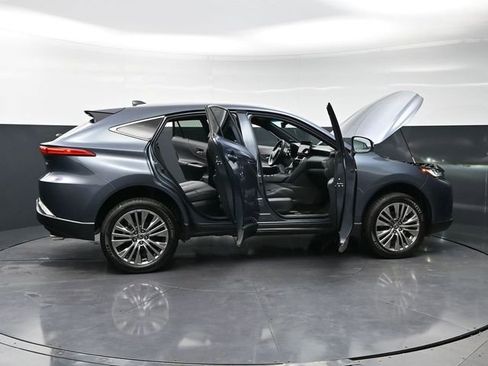 Used 2024 Toyota Venza XLE AWD/4WD image 41