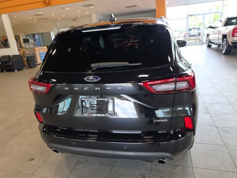 Used 2023 Ford Escape ST-Line w/ Tech Pack #1 AWD/4WD image 9