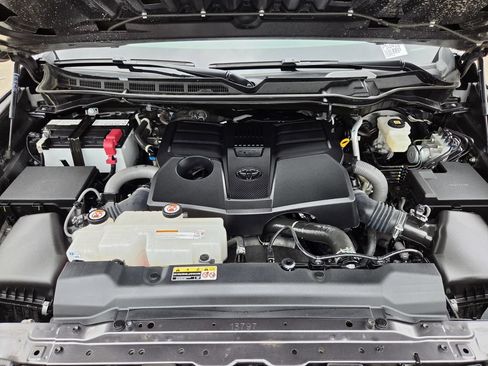 Used 2025 Toyota Tundra SR AWD/4WD image 29