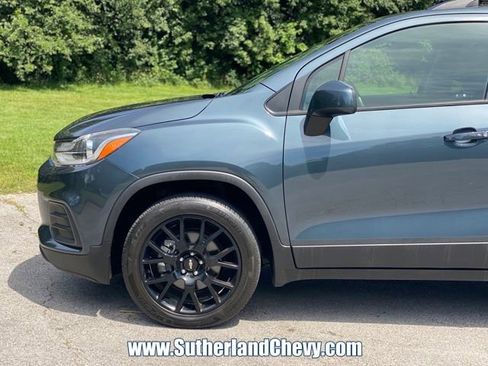 Used 2022 Chevrolet Trax LT w/ Premium Seat Package AWD/4WD image 10