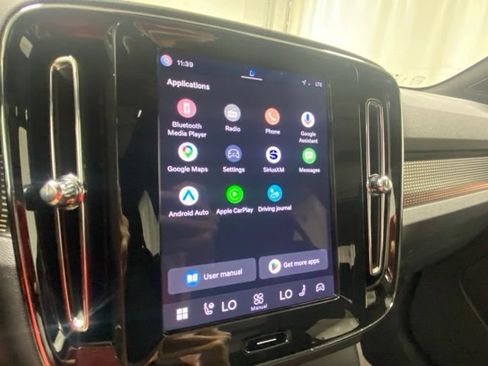 Certified 2025 Volvo XC40 B5 Plus AWD/4WD image 19