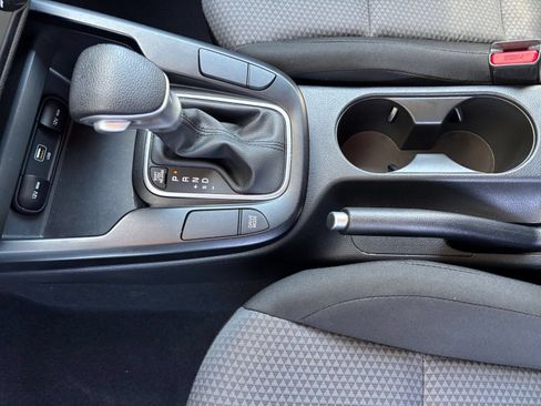 Used 2025 Kia Soul LX w/ LX Technology Package FWD image 35
