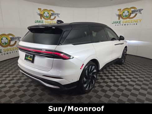 Used 2024 Lincoln Nautilus Reserve w/ Equipment Group 202A AWD/4WD image 9