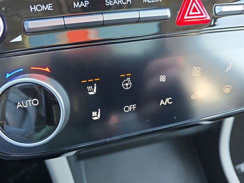 Certified 2025 Hyundai Tucson Limited FWD image 31