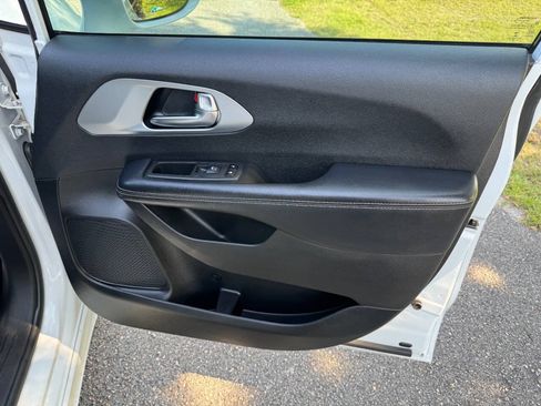 Used 2019 Chrysler Pacifica Limited w/ Advanced Safetytec Group FWD image 51