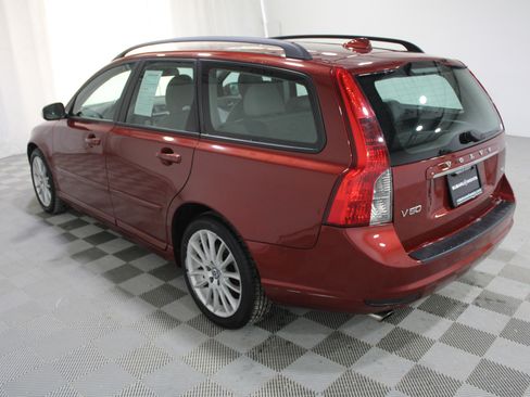 Used 2011 Volvo V50 T5 image 26