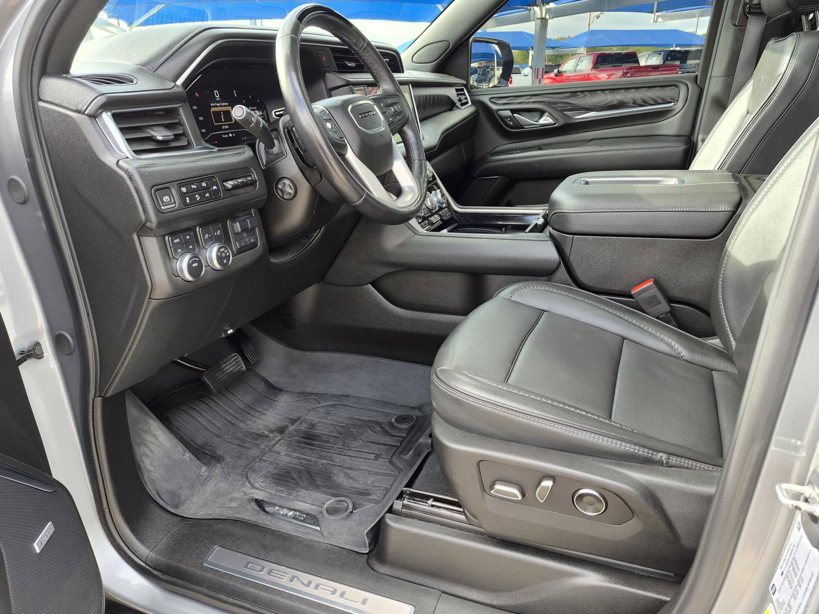 Used 2023 GMC Yukon Denali w/ Advanced Technology Package AWD/4WD image 2