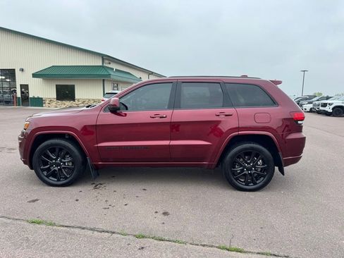 Used 2022 Jeep Grand Cherokee Laredo X AWD/4WD image 15