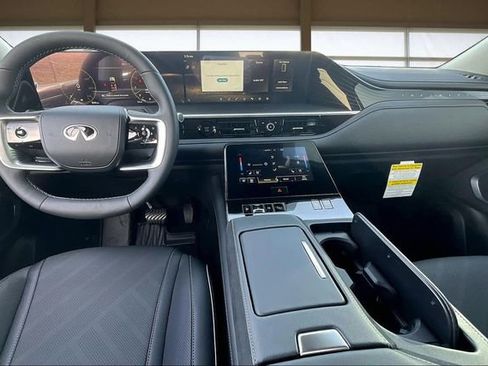 New 2026 INFINITI QX80 Luxe image 16