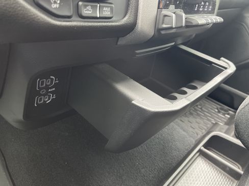 Used 2025 RAM 1500 Warlock AWD/4WD image 38