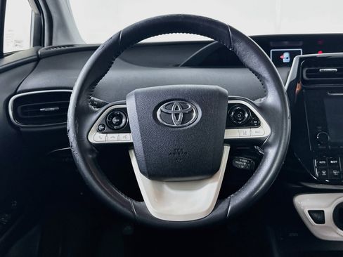 Used 2017 Toyota Prius Four FWD image 18