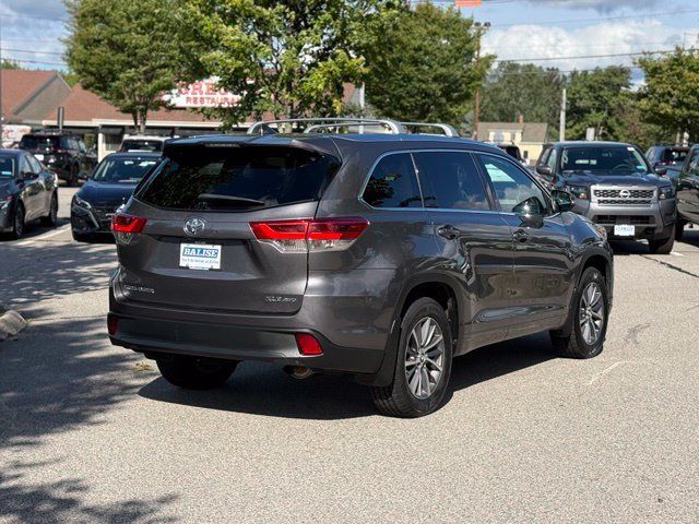 Used 2018 Toyota Highlander XLE AWD/4WD image 5