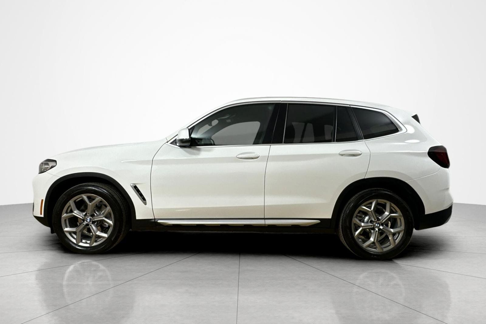 Used 2024 BMW X3 sDrive30i w/ Convenience Package RWD image 2
