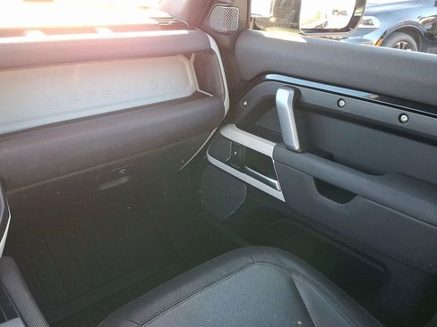 Used 2022 Land Rover Defender 90 X-Dynamic S image 17