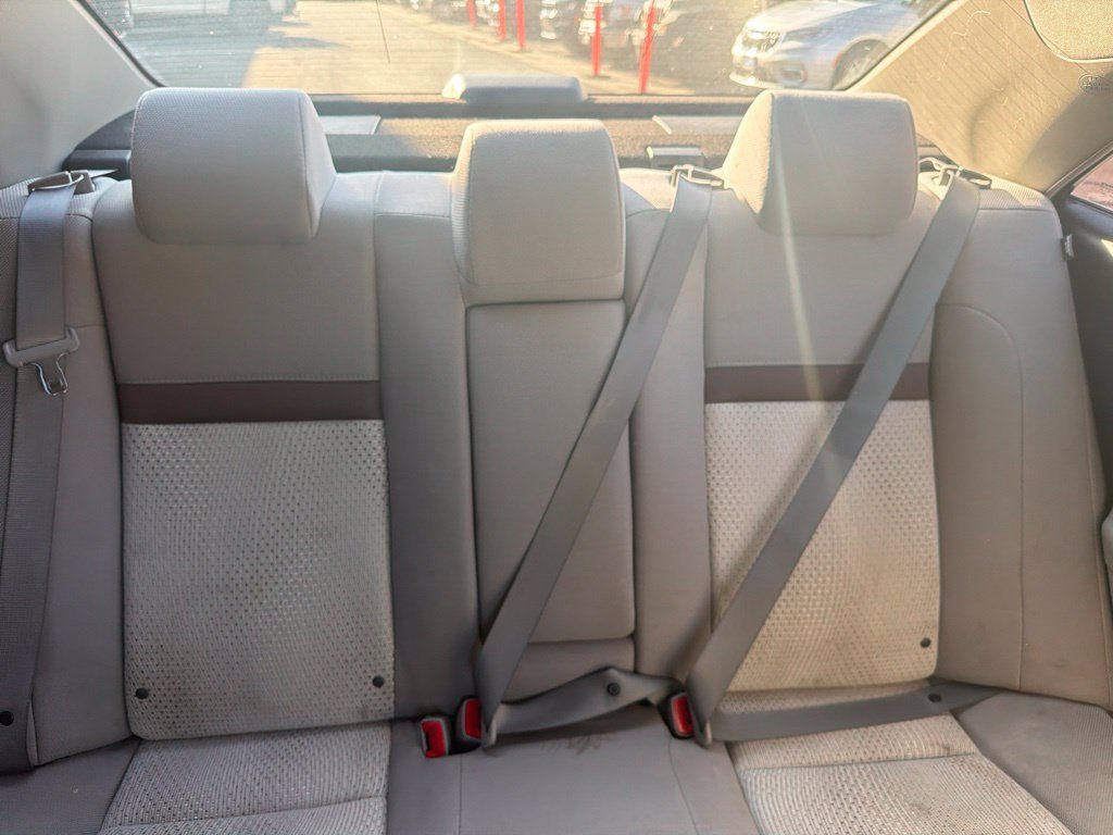 Used 2014 Toyota Camry LE FWD image 13