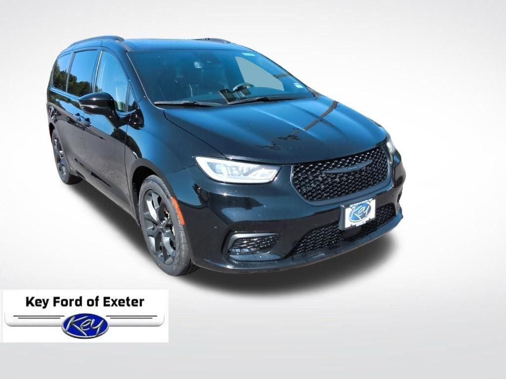 Used 2025 Chrysler Pacifica Limited FWD image 2