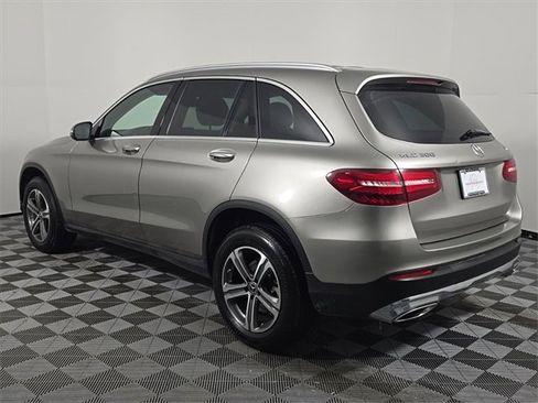 Used 2019 Mercedes-Benz GLC 300 4MATIC image 3