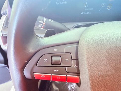 Used 2025 Cadillac XT4 Premium Luxury FWD image 17