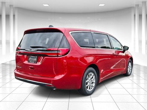 New 2026 Chrysler Pacifica Select FWD image 3
