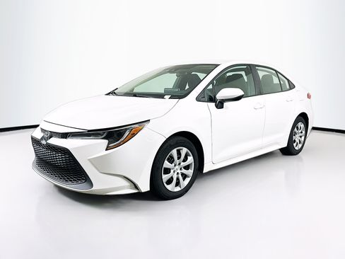 Used 2020 Toyota Corolla LE FWD image 3