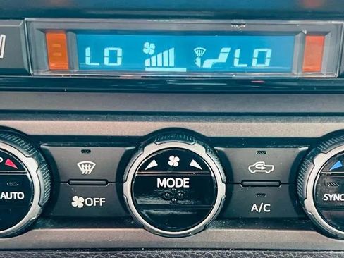 Used 2017 Toyota Tacoma TRD Sport image 17