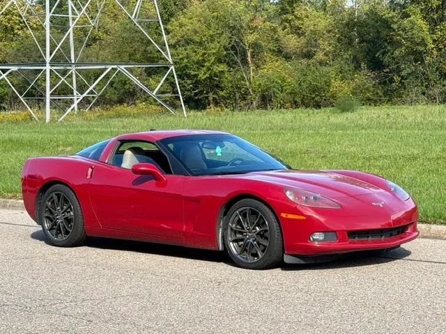 Used 2005 Chevrolet Corvette Coupe w/ Preferred Equipment Group RWD image 2