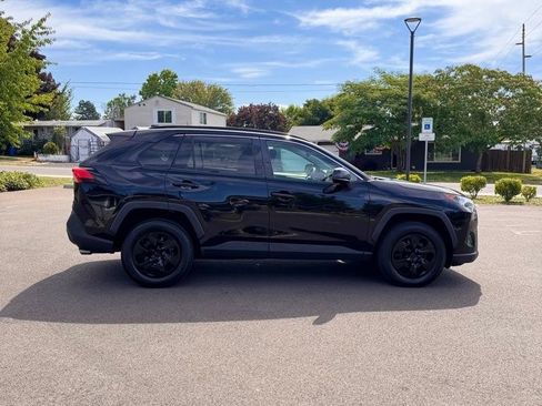 Used 2020 Toyota RAV4 LE AWD/4WD image 4