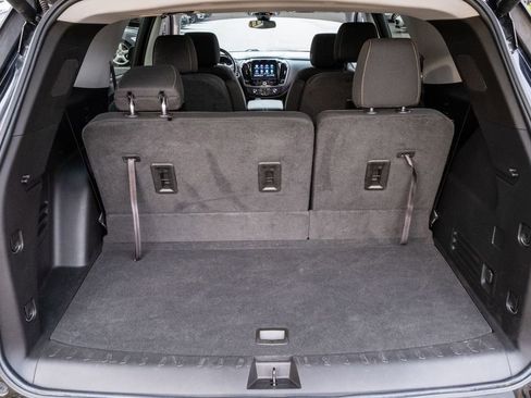 Used 2021 Chevrolet Traverse LT image 30