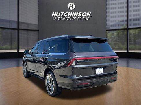 Used 2025 Lincoln Navigator Reserve image 5