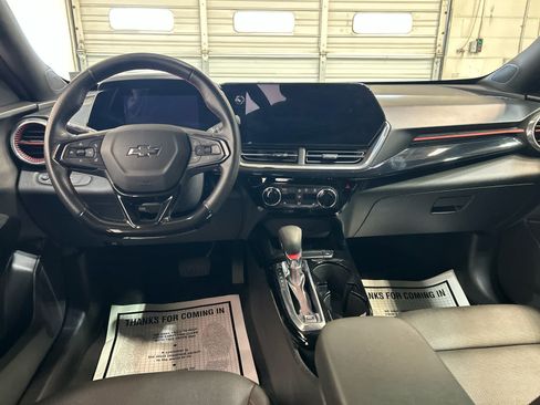 Used 2024 Chevrolet Trax RS w/ Sunroof Package FWD image 4