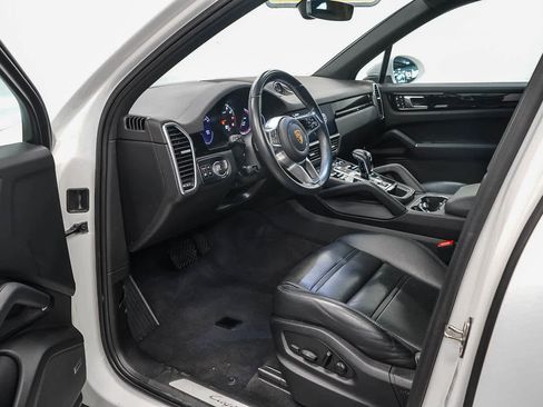 Used 2022 Porsche Cayenne AWD/4WD image 18
