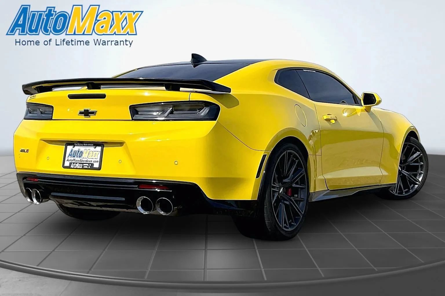 Used 2018 Chevrolet Camaro ZL1 RWD image 9