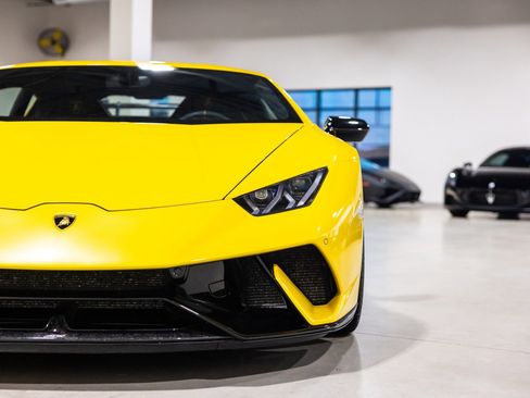 Used 2018 Lamborghini Huracan Performante image 24