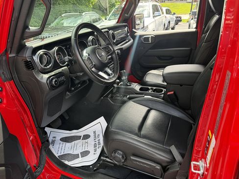 Used 2022 Jeep Wrangler Unlimited Sahara AWD/4WD image 10