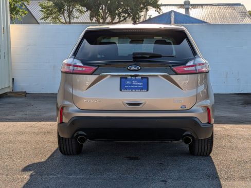 Certified 2020 Ford Edge SE image 5