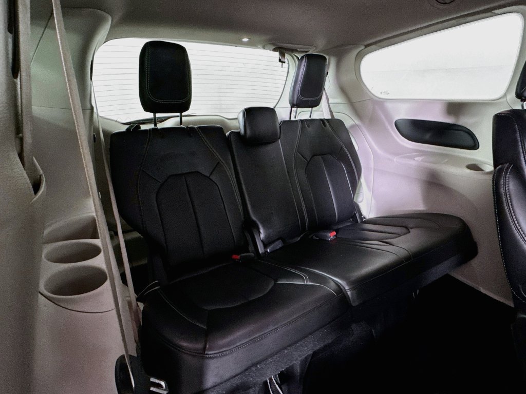 Used 2024 Chrysler Pacifica Touring-L FWD image 26