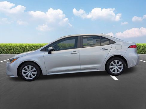 Used 2024 Toyota Corolla LE FWD image 8