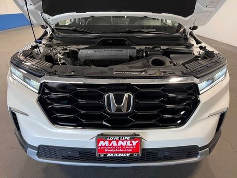 Used 2025 Honda Pilot Touring image 9