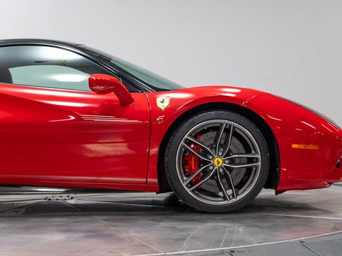 Used 2016 Ferrari 488 GTB RWD image 32