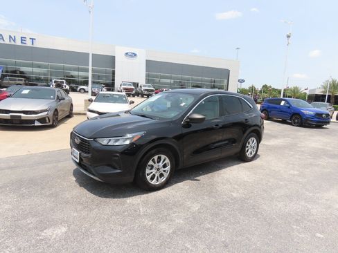 Used 2023 Ford Escape Active FWD image 2