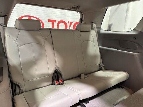 Used 2014 GMC Acadia SLT image 16