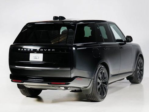 New 2025 Land Rover Range Rover SE image 2