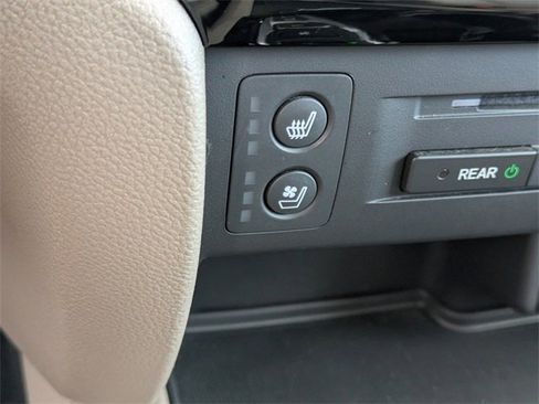 Used 2017 Honda Pilot Elite image 27