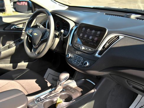 Used 2024 Chevrolet Malibu LT image 40