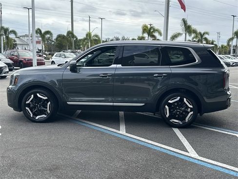 Used 2024 Kia Telluride EX w/ EX Captain's Chair Package image 13