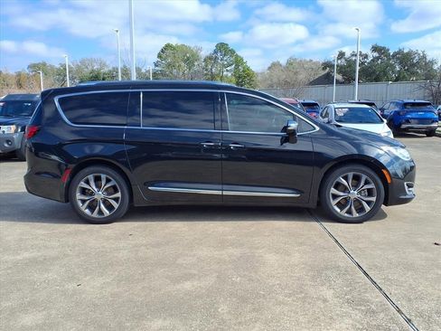 Used 2020 Chrysler Pacifica Limited image 28