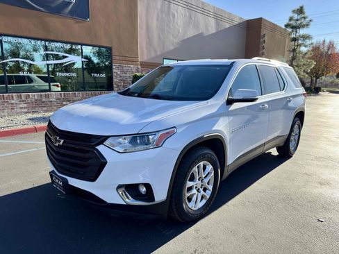 Used 2018 Chevrolet Traverse LT w/ LPO, Black Accent Package FWD image 4